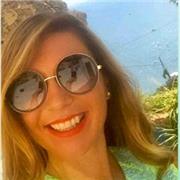 Laureanda in giurisprudenza con 110 e lode. impartisce lezioni di diritto a ragazzi delle superiori e università